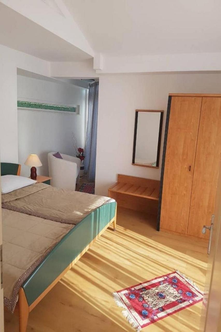 Apartments Javi - Free Private Parking Trogir Exteriör bild